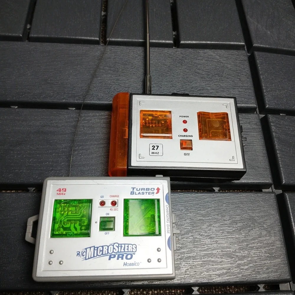 R/C MICROSIZERS TRANSMITTER LOT OF‎ 2 With Charging Base 27 MHz & 49 MHz Hobbico